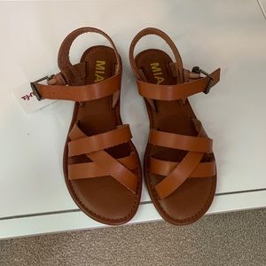 Mia Karisa brown sandals size 6